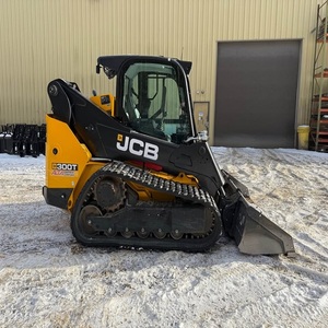 รถตักล้อยางขนาดเล็ก JCB ขับเคลื่อน 4 ล้อ ระบบตีนตะขาบ เครื่องยนต์มือสอง รับน้ำหนักได้ตามมาตรฐาน พร้อม PLC และมอเตอร์  ตัวตักด้านหน้า ออกแบบมาเพื่อการบรรทุก - Product Image 1