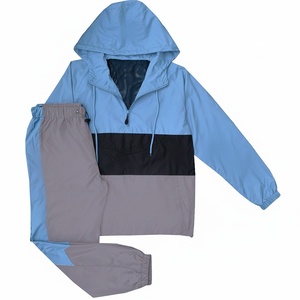 Ensemble de survêtement unisexe coupe-vent personnalisé avec veste zippée à capuche et pantalon cargo en nylon - Product Image 6