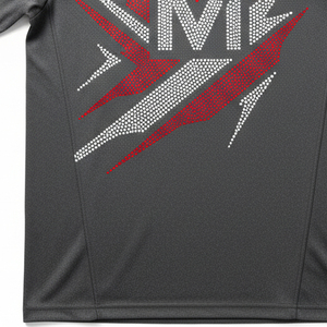 T-shirt personnalisé de luxe pour femme en coton épais avec logo diamant scintillant en strass thermocollés, vêtement orné de cristaux étincelants - Product Image 2