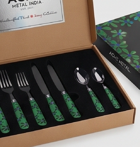 Ensemble de couverts à motif floral, métal noir mat avec poignées vertes, passe au lave-vaisselle, pour la salle à manger, les fêtes et les restaurants - Product Image 4