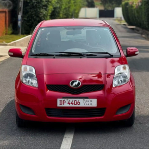 Toyota ASV Vitz 2010 en Perfectas Condiciones, Súper Limpio, Transmisión Automática/Manual Disponible, Volante a la Izquierda, Interior Oscuro - Product Image 1