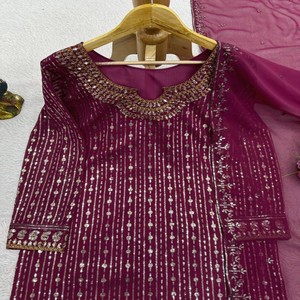 Ensemble Kurti VASTRA COTTAGE en Georgette avec travail de sequins et miroirs véritables, micro-pantalon assorti et dupatta, tenue de soirée entièrement cousue - Product Image 3