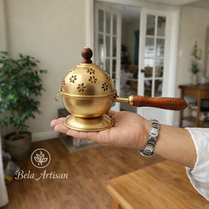 Quemador de incienso portátil de latón Bela Artisan con mango de madera, dorado, árabe, indio, para carbón y oud, hecho a mano, regalo para el hogar y Ramadán - Product Image 2