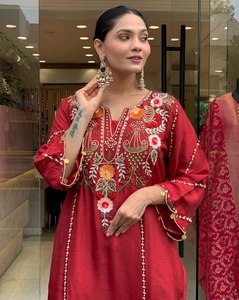 Nueva kurta de seda chanderi de viscosa pura con pantalón y dupatta con trabajo en relieve. - Product Image 3