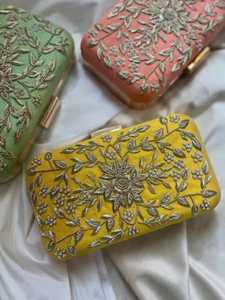 Pochette brodée à la main de style classique personnalisable pour femmes, élégante pour les mariages, les fêtes et les festivals - Product Image 3