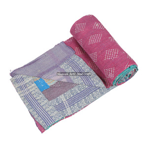 Couverture Kantha faite à la main, vintage indienne, réversible, cousue à la main, 100% coton, épaisse, couverture en sari ancien, patchwork, 3-5 couches - Product Image 1