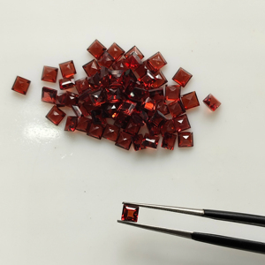 Granate Rojo Natural de 3MM, Corte Cuadrado Escalonado, Gema Suelta de la Mejor Calidad para Joyería - Product Image 1