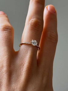 Bague de fiançailles avec diamant rond de 1 carat cultivé en laboratoire, alliance solitaire en or blanc 14 carats, certifiée IGI - Product Image 1