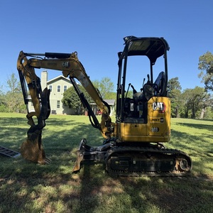 Mini-excavatrice CAT 303 CR à vendre maintenant, avec une puissance et une polyvalence exceptionnelles pour les travaux de terrassement, d'aménagement paysager et d'excavation. - Product Image 4
