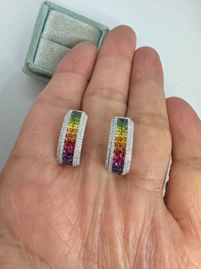 Pendientes de Aro con Zafiros Arcoíris, Oro de 14K y 18K, Pendientes Huggie con Diamantes y Piedras Preciosas Multicolores, Joyería Fina de Lujo para Mujer - Product Image 4