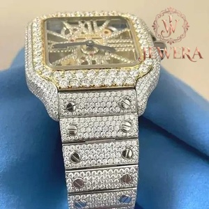Reloj de Acero Inoxidable Plateado de Calidad de Exportación con Brillantes Diamantes Mossinate, una Elegante Adición a Cualquier Colección de Relojes - Product Image 2