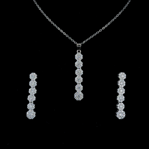Conjunto de Colgante Premium Silver Diamond Trail con Piedras Fluidas en Cascada y Diseño Alargado, Ideal para Joyería de Alta Gama - Product Image 3