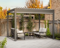 Gazebo de jardin extérieur à toit rigide avec structure en aluminium finition charbon et auvent à lames motorisées pour utilisation en extérieur dans les jardins et cours.