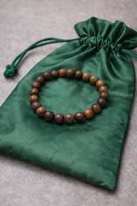 Pulsera de Cuentas Pequeñas de Madera Hecha a Mano por HUMAYUN WORLD CRAFTS con Acabado Natural, Ligera, Elegante y para Uso Diario - Product Image 3