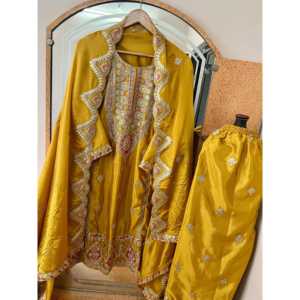 Magnifiques robes de soirée haut et bas avec dupatta fantaisie pour les fêtes - Product Image 1