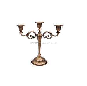 Centro de mesa de candelabros de metal dorado de estilo vintage para decoración de mesa de banquete durante celebraciones de vacaciones o Navidad - Product Image 6
