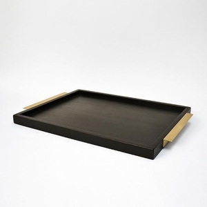 Elegante bandeja de madera diseñada para servir té, café y desayuno, que combina funcionalidad confiable con un diseño atemporal. - Product Image 1