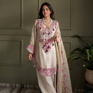 Conjunto de traje Farshi bordado de georgette de seda pura de diseñador para mujer - Elegante, listo para usar, formal, de secado rápido, corte regular, para invierno - Product Image 3