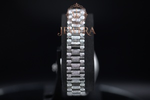 Reloj de Diamantes Moissanite de Acero Inoxidable de Primera Calidad para Eventos Formales, Desfiles de Moda y Regalos Especiales Disponible para la Venta - Product Image 3