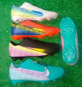 Scarpe da Calcio Usate di Marca Cinese All'Ingrosso, Comode, Unisex, di Seconda Mano - Product Image 1