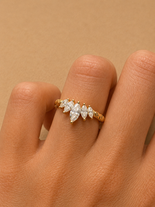 แหวนหมั้นเพชรเม็ดมาร์คีส์ทอง 14K เพชรเลี้ยงในห้องปฏิบัติการสำหรับผู้หญิง ดีไซน์จากธรรมชาติ รับรองโดย IGI น้ำหนักรวม 1.9 กะรัต สีเพชร E - Product Image 1