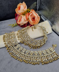 Paire de chevillères Payal en pierre lourde sculptée, vente en gros, bijoux de mode nuptiale indiens, finition or antique, collection Ghungroo Payal - Product Image 4