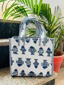 กระเป๋าโท้ทผ้าฝ้ายเย็บลายของเวียร์แฮนด์คราฟท์ ลายปลาสีน้ำเงิน หูหิ้วแบบลายทาง ปิดด้วยซิป ใช้ได้ทุกฤดู เหมาะสำหรับการช้อปปิ้ง สไตล์แฟชั่น - Product Image 4