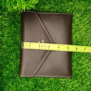 กระเป๋าคลัทช์หนังวัวลายดอกไม้สุดหรูสำหรับผู้ชาย ดีไซน์พับสองตอนแบบมีสไตล์ พร้อมกระดุมล็อคแน่นหนา รุ่น 2026 - Product Image 5