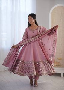 Conjunto de Anarkali con patrón Kali y tela de lona, listo para usar, con dupatta. - Product Image 3