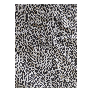 Tissu en coton léger 70 g/m² imprimé léopard, résistant au rétrécissement, imprimé à la main, idéal pour chemises homme et robes femme - Product Image 1