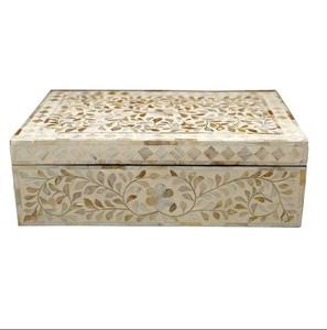 Elegante Caja de Almacenamiento de Joyas de Madera Personalizable para Anillos y Collares, Caja de Regalo Decorativa Hecha a Mano por TIMELESS CRAFT - Product Image 6