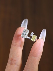 Anillo de Moissanita de Tres Piedras con Corte Radiante Amarillo de 0.51CT y Corte Esmeralda de 1Ct, Plata 925 Original, para Boda, Aniversario, Fiesta, Ocasión Especial - Product Image 1