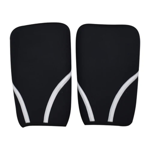 Les genouillères respirantes allient soutien compressif, construction durable et ajustement ergonomique pour un confort supérieur tout au long de la course. - Product Image 1