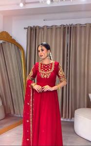 Conjunto de Salwar Kameez Anarkali Tradicional Rojo Sólido Bordado y Tejido con Mangas Abullonadas y Dupatta para Fiesta de Boda, de Secado Rápido para Mujer - Product Image 2
