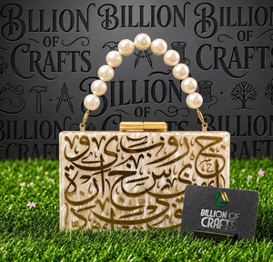 Sac à main en résine de qualité supérieure avec poignée en perles, design décoratif à inscription arabe, sac de soirée pour femmes, sac pour occasions spéciales - Product Image 6