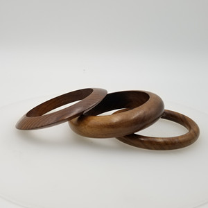 Craft Emporium Exports – Ensemble de bracelets en bois de luxe faits à la main, détails sculptés à la main, incrustation en laiton, style Sangria, design massif - Product Image 6