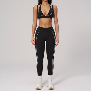 Ensemble de vêtements de sport personnalisés en gros pour femmes, soutien-gorge de sport deux pièces, leggings taille haute, tenue de sport pour la gym, le yoga et l'athlétisme - Product Image 1