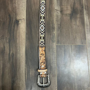 Vente en gros de ceinture perlée Cowboy ceinture western en cuir de vache avec design floral repoussé à la main au meilleur prix pour hommes et femmes - Product Image 4