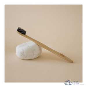 LOS MÁS VENDIDOS |   Cepillo de dientes con mango de madera, cerdas medianas, ecológico, tamaño de viaje, reutilizable, suministro para el cuidado bucal, Blue Lotus Farm - Product Image 1