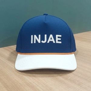 Gorra de Golf OEM Personalizada de 5 Paneles, Perforada con Corte Láser, Bordado Plano, Visera Precurvada, Estructurada, MOQ Bajo, ODM, Deportiva, para Exteriores - Product Image 1