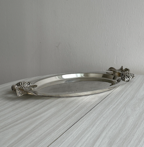 Bandeja de café Art Deco de metal en oferta con asas plateadas con diseño de uvas, regalo de Diwali para servir té y aperitivos en mesas de restaurantes. - Product Image 2