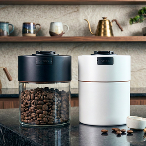 Boîte à café cylindrique moderne 3-en-1 sous vide 0,8L 270g 1/2lb avec valve unidirectionnelle, pot hermétique de qualité alimentaire, durable et léger - Product Image 1