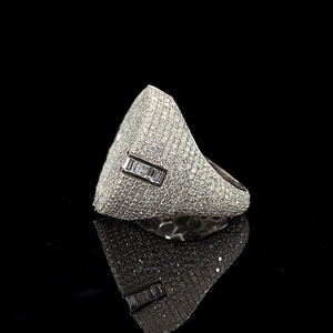 Anillo de Moissanita de Alta Calidad con Acabado Liso y Piedra Tallada, Bañado en Plata de Ley, Estilo Hip Hop, Unisex - Product Image 2