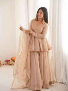 Ensemble élégant beige Kurti Sharara avec dupatta – Tenue de soirée ethnique minimaliste pour femme - Product Image 4