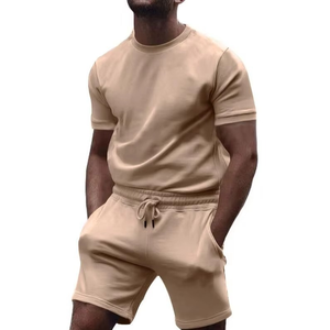 Ensemble deux pièces d'été couleur unie en tissu tricoté respirant pour homme : T-shirt en coton et short à cordon de serrage – Idéal pour l'extérieur - Product Image 2