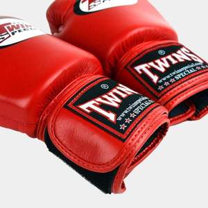 Gants de boxe et de sparring Twins sur mesure, dernière conception OEM, qualité supérieure, couleur rouge, pour entraînement de kickboxing – Meilleures ventes - Product Image 5