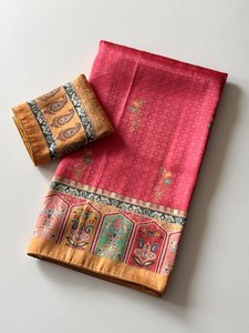 ผ้าไหมโดลาพิมพ์ลายดิจิทัล Reglance Royal Heritage พร้อมเสื้อคลุมตัดสี สำหรับงานแต่งงานและงานปาร์ตี้ - ผ้าซารีแบบดั้งเดิมสุดหรู - Product Image 1