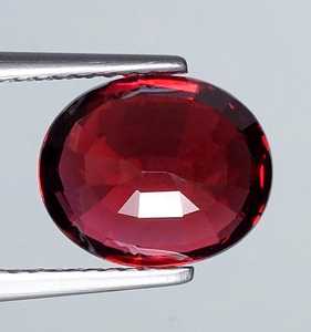 Pierre précieuse naturelle de grenat almandine de forme ovale, grenat rouge foncé, pierre facettée pour la fabrication de bijoux, fournisseur en gros - Product Image 2