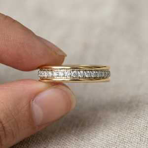 Anillo de media eternidad con diamantes de corte redondo de lujo para unisex, cultivados en laboratorio, con oro sólido de 14K, joyería para fiestas para novias. - Product Image 3