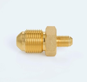 Unión de Carga de Nitrógeno de Latón Duradero para Cilindros Industriales de 61 kg con Compatibilidad de Rosca de Alta Presión de 5/8-14 a 7/16-20 - Product Image 3